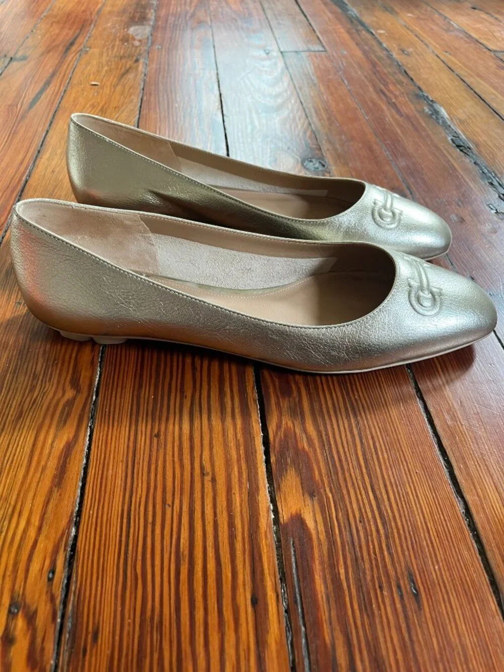 Salvatore Ferragamo Gold Leather Gancini Ballet Flats – EUC